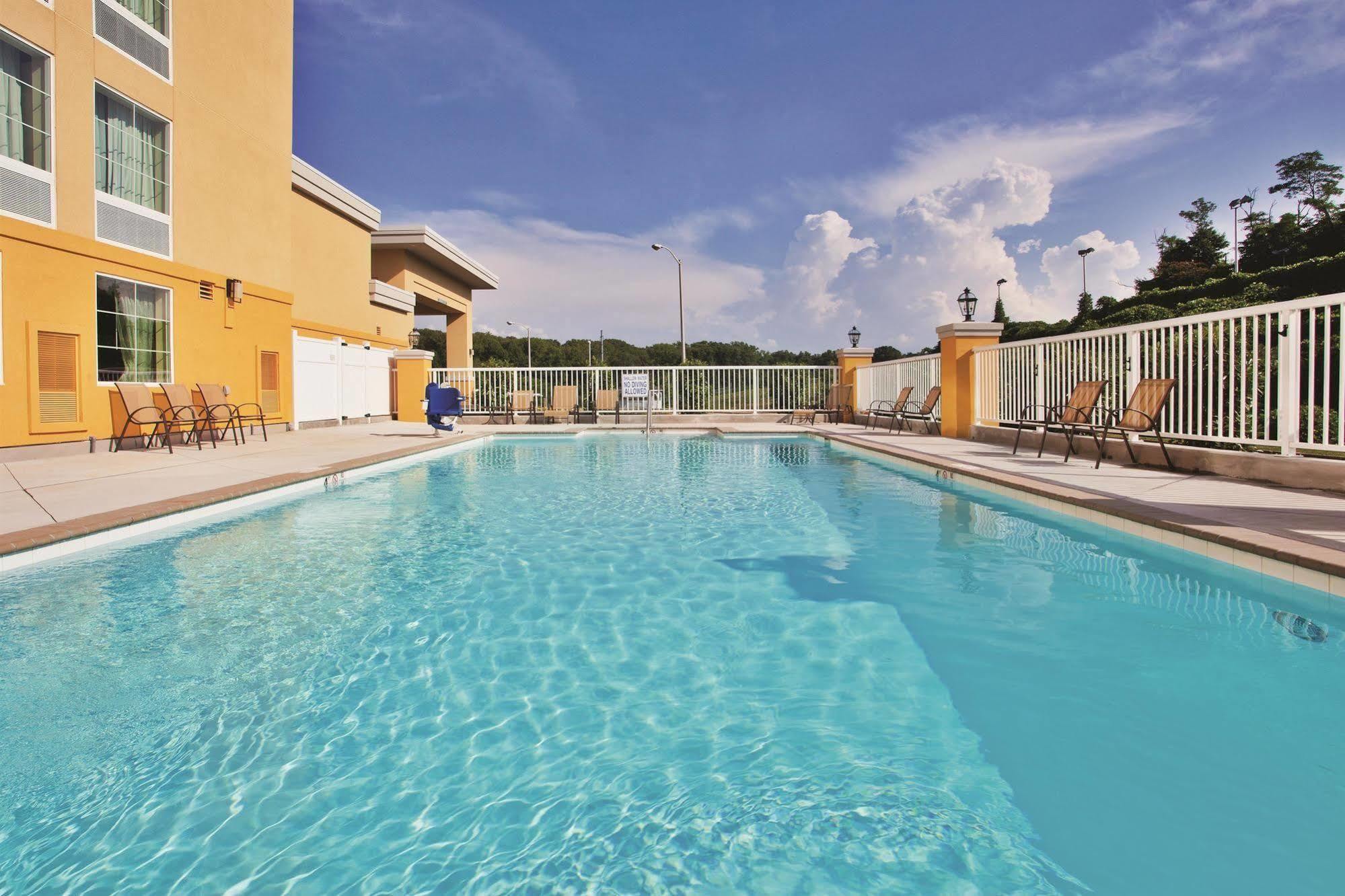 La Quinta By Wyndham Knoxville Central Papermill Exterior photo