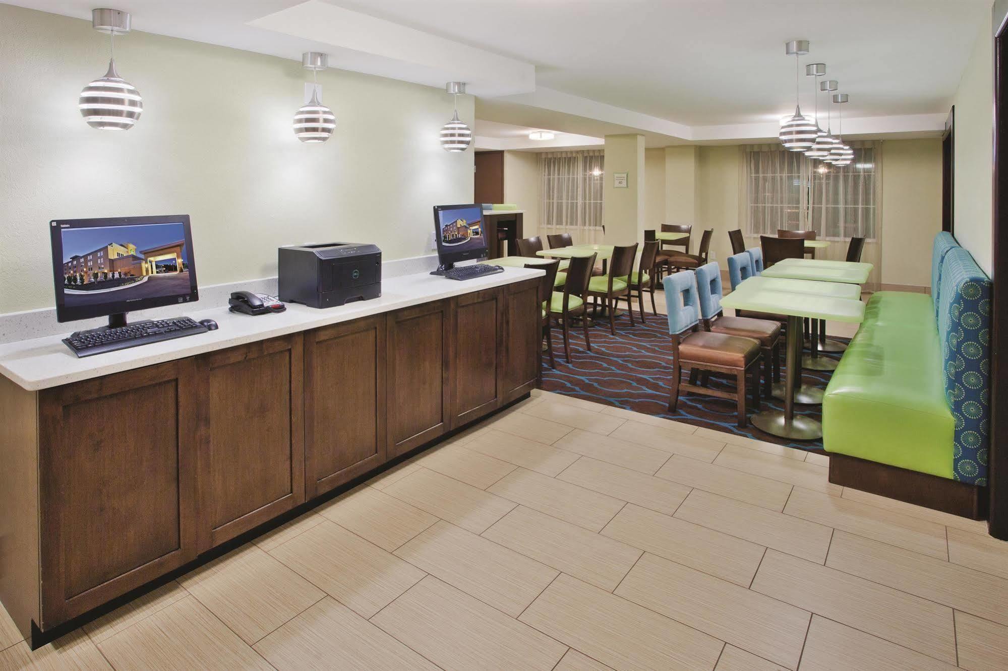 La Quinta By Wyndham Knoxville Central Papermill Exterior photo